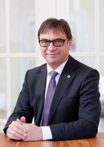 Kirchenpräsident Dr. Volker Jung